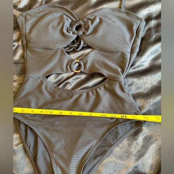 Hula Honey Black ribbed one piece‎ cutout swimsuit size medium - Picture 12 of 14